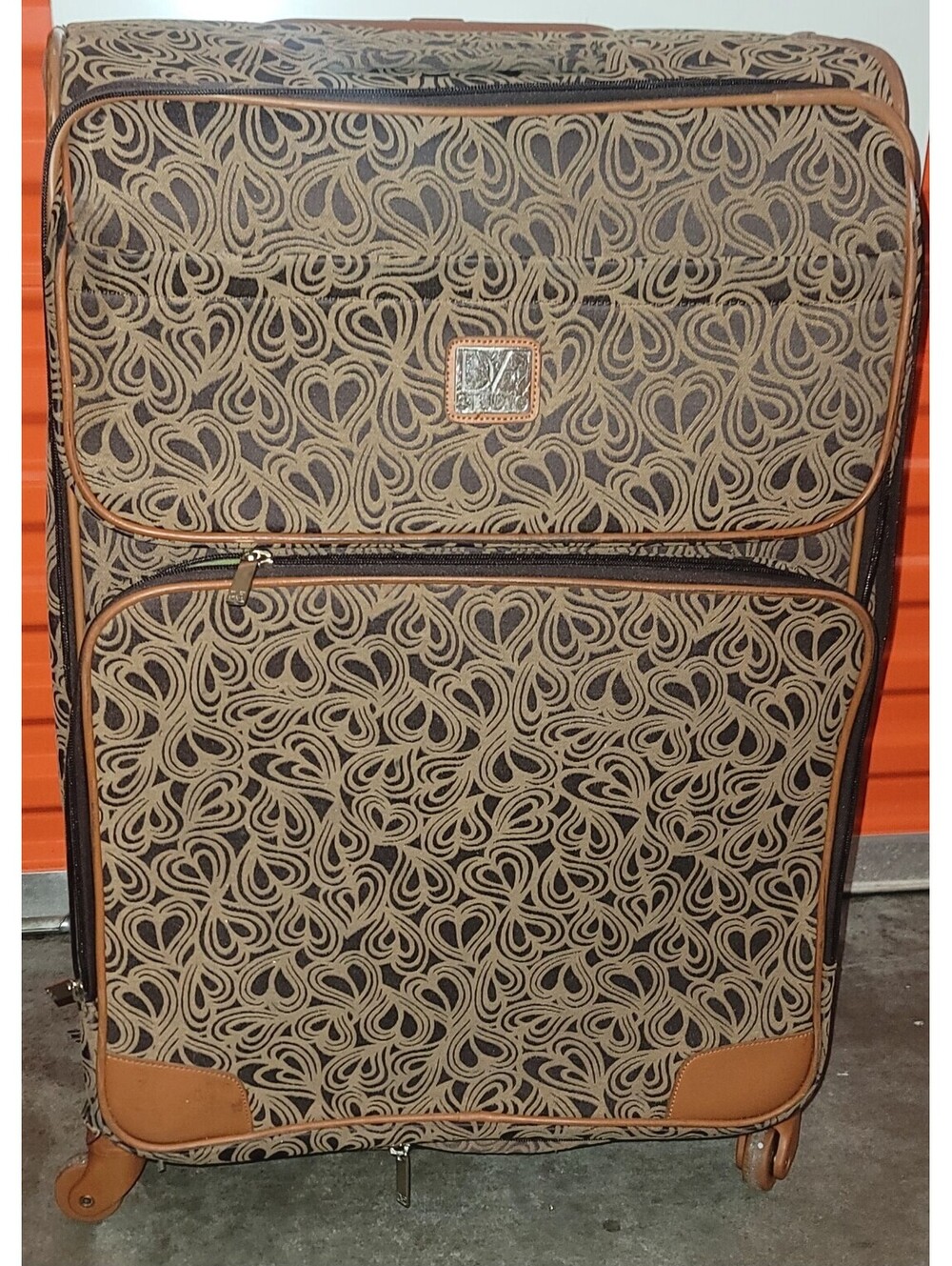DVF DIANE VON FURSTENBERG SIGNATURE HEARTS JACQUARD ROLLING 28" LUGGAGE TAN